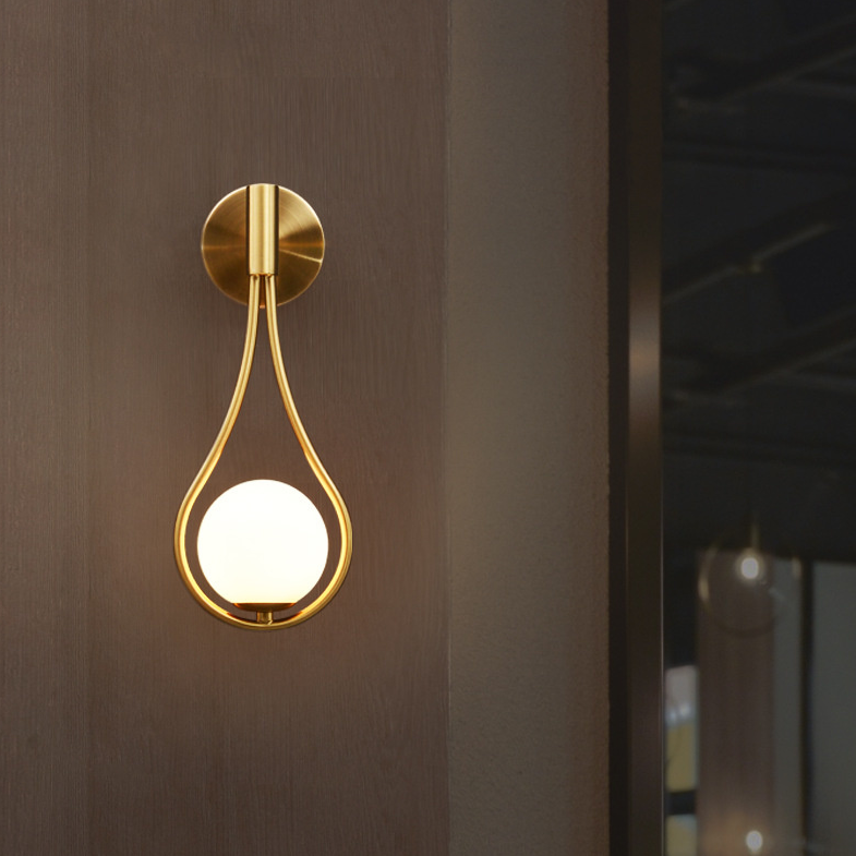 Sleek Design Wall Lamp