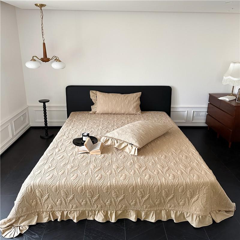 Tulip Elegance Bedspread Set